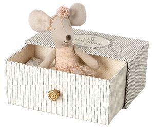 Heirloom Toys | Dance Mouse in Daybed | Maileg