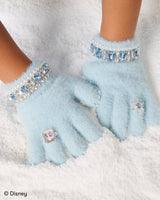 picture of a little girl wearing the Elsa gloves 
