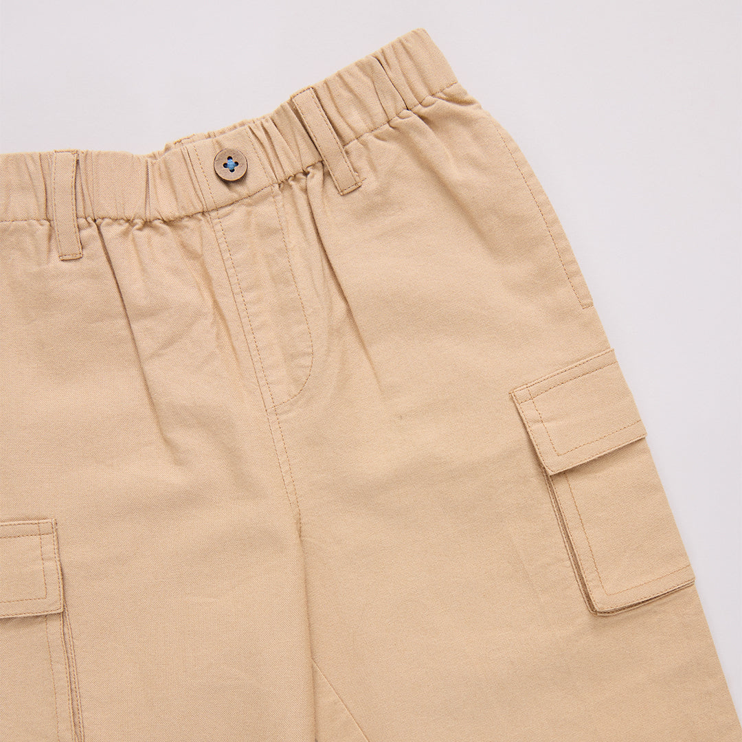Beige cargo pants with pockets 
