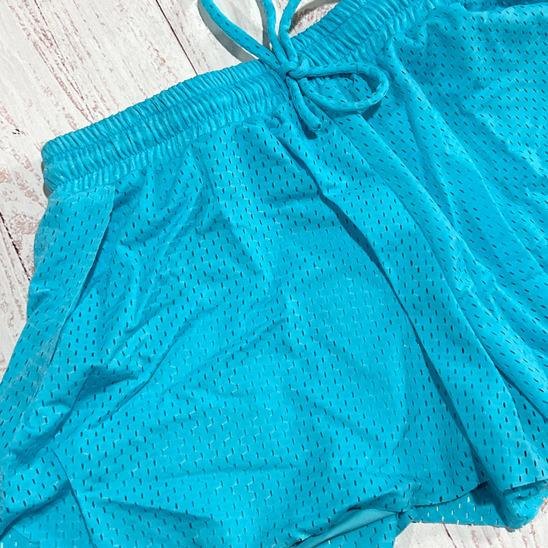 close up of the mesh shorts, the color and material