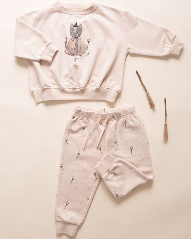 Children's beige sweatshirt and pants set with a cat design on a beige background