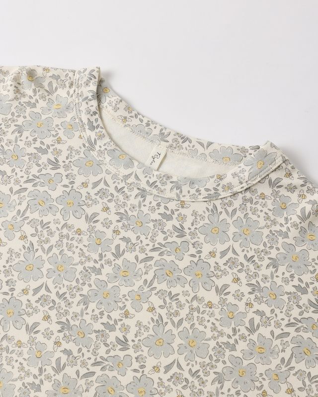 Floral patterned fabric on a plain background